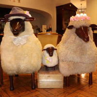 ロビーにはかわいい羊たちが迎えてくれます。
