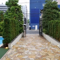 建物内より入口門