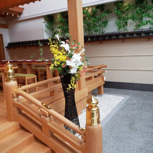 神殿横の装花|563145さんのホテルモントレ仙台の写真(1570595)