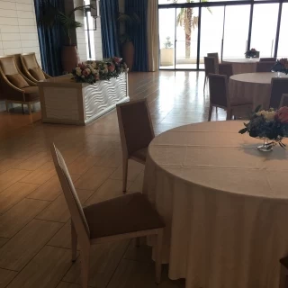 披露宴会場は雰囲気がことなる2会場ありました。