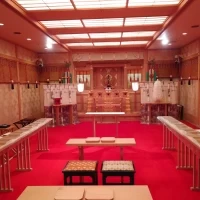 厳かな神殿