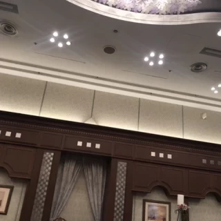 照明がお花の形をしていてとても可愛らしかったです。