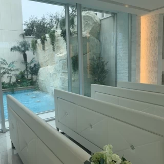 両側に滝が流れていて、雨でもあまり気になりません。