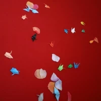 フラワーシャワーの一部を折り鶴で用意いただきました
