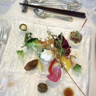季節の野菜の前菜、美しくて美味しかった