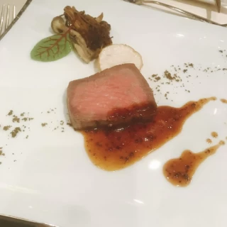 メインの肉料理