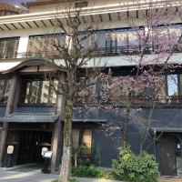 式場の外観です。
少しだけ桜が咲いていました。