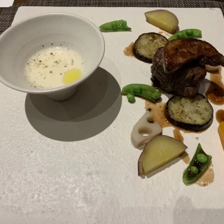 メインのお肉とスープ