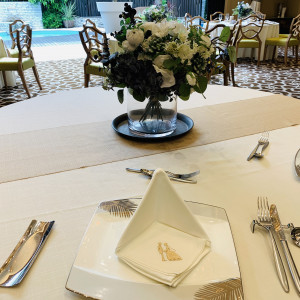 白を基調としたテーブルコーディネート|564138さんのThe Palm Garden（ザ・パームガーデン）   〈エルフラットグループ〉の写真(1089201)