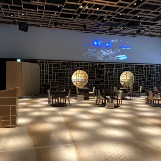 月の模様が素敵な披露宴会場