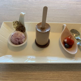 試食のデザート
チョコチーズケーキです
甘すぎず食べやす