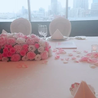 高砂は設けず、大きなテーブルに全員で座りました。