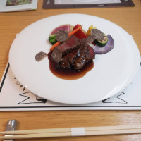 メイン料理の和牛を使用したもの。豚肉、鴨肉も選択可能。