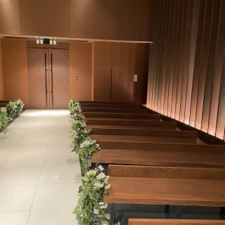 木目を基調としたチャペル