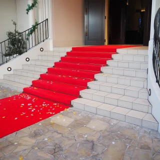 チャペルから出たところの階段