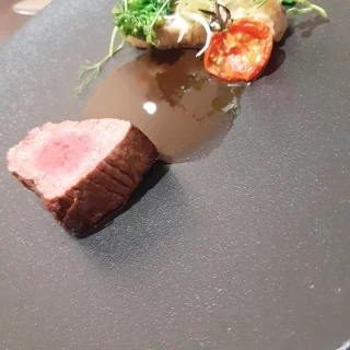 メインもお皿や盛り付けも最高でした。