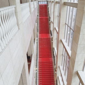 赤の階段は圧巻です。|564341さんのベルクラシック大阪の写真(1053683)