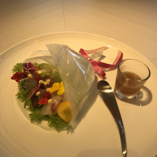 花束モチーフの前菜