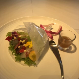 花束モチーフの前菜