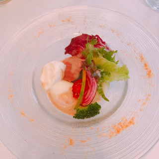 前菜のニース風サラダ。