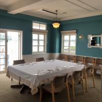 3Fのお食事を頂く空間は、壁が青く爽やかなイメージでした。