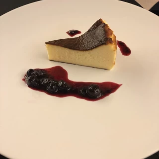 試食でバスクチーズケーキをいただきました。美味しかったです！