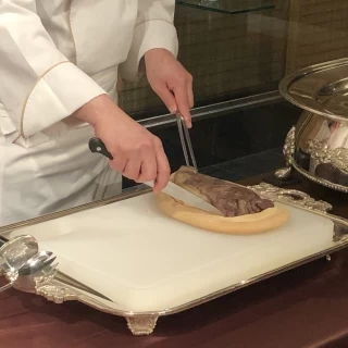 試食のお料理のパフォーマンスを見せていただきました。
