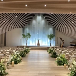 天井の高さが変わっていくのが、面白いデザインです。
