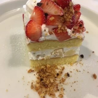 ウェディングケーキが配られました