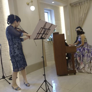備え付けのピアノがあるので安い費用で借りることができる