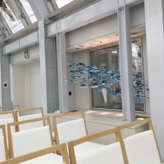 列席者席から