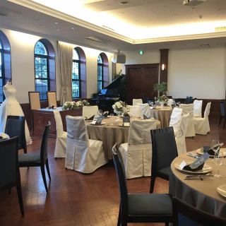 広い方の披露宴会場