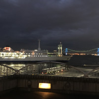 会場の外から見える東京ベイの夜景