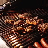 各テーブルで焼いてもらいました。