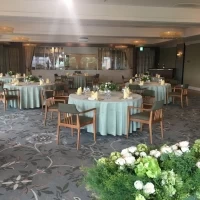 オープンキッチン付きの披露宴会場