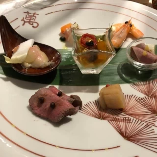 前菜。
お箸で食べられる和モダンな料理。