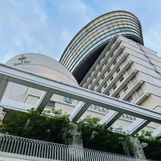 十字架のところがチャペルになります。