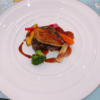 お肉料理にフォアグラ