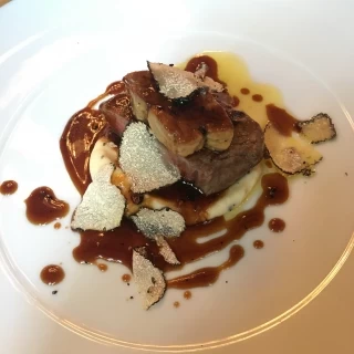 メインのお肉料理はさすがホテルといった感じで美味しかったです