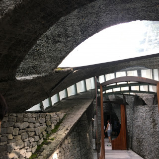 石の教会の入り口