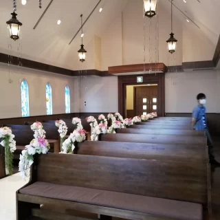 チャペルの斜め前方からの光景