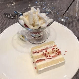 ウエディングケーキとデザート