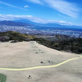 芝生が綺麗な広いガーデン