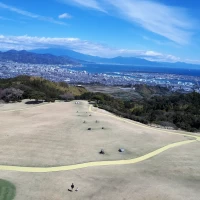 芝生が綺麗な広いガーデン