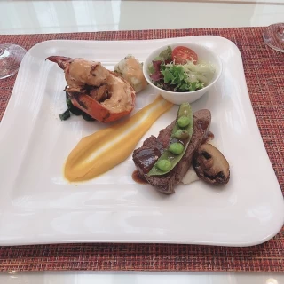フェアで試食したエビとお肉のお料理です