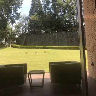 滝のようなものが流れている