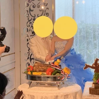 ケーキ入刀ならぬ、お肉入刀していました（笑）