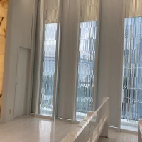 チャペルの窓から光が差し込みます