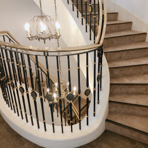 階段はクラシカルでとても素敵。|565526さんの葉山ホテル音羽ノ森  別邸の写真(1065743)