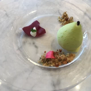 ラフランス型のデザート